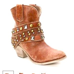 Corral studded strapped shortie western cowgirl boots size 8m